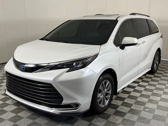 Used 2024 Toyota Sienna XLE FWD video 2