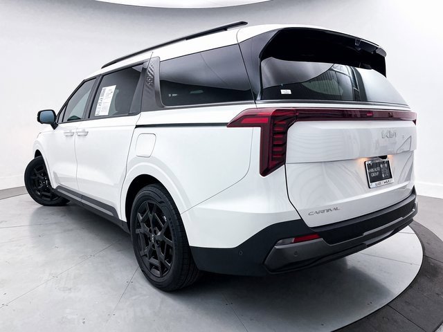 Used 2025 Kia Carnival SX Prestige image 2