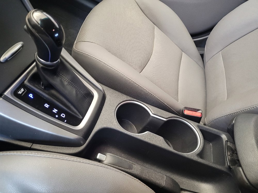 Used 2016 Hyundai Elantra Limited image 26