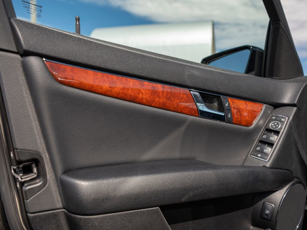 Used 2011 Mercedes-Benz C 300 4MATIC Sedan image 33