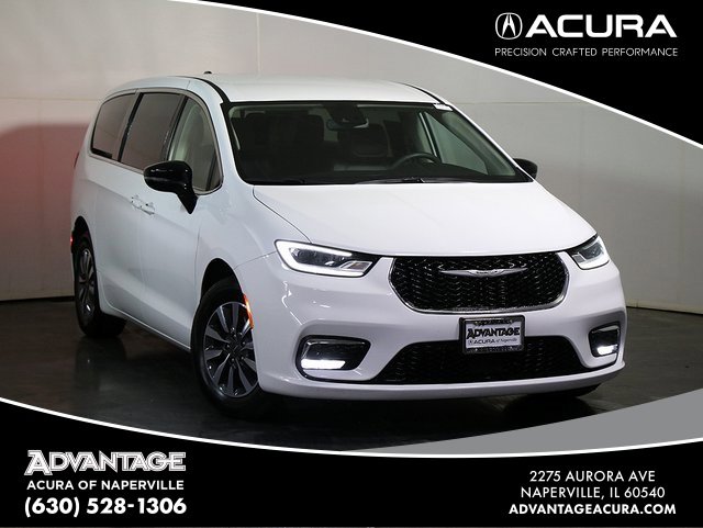 Used 2024 Chrysler Pacifica Select