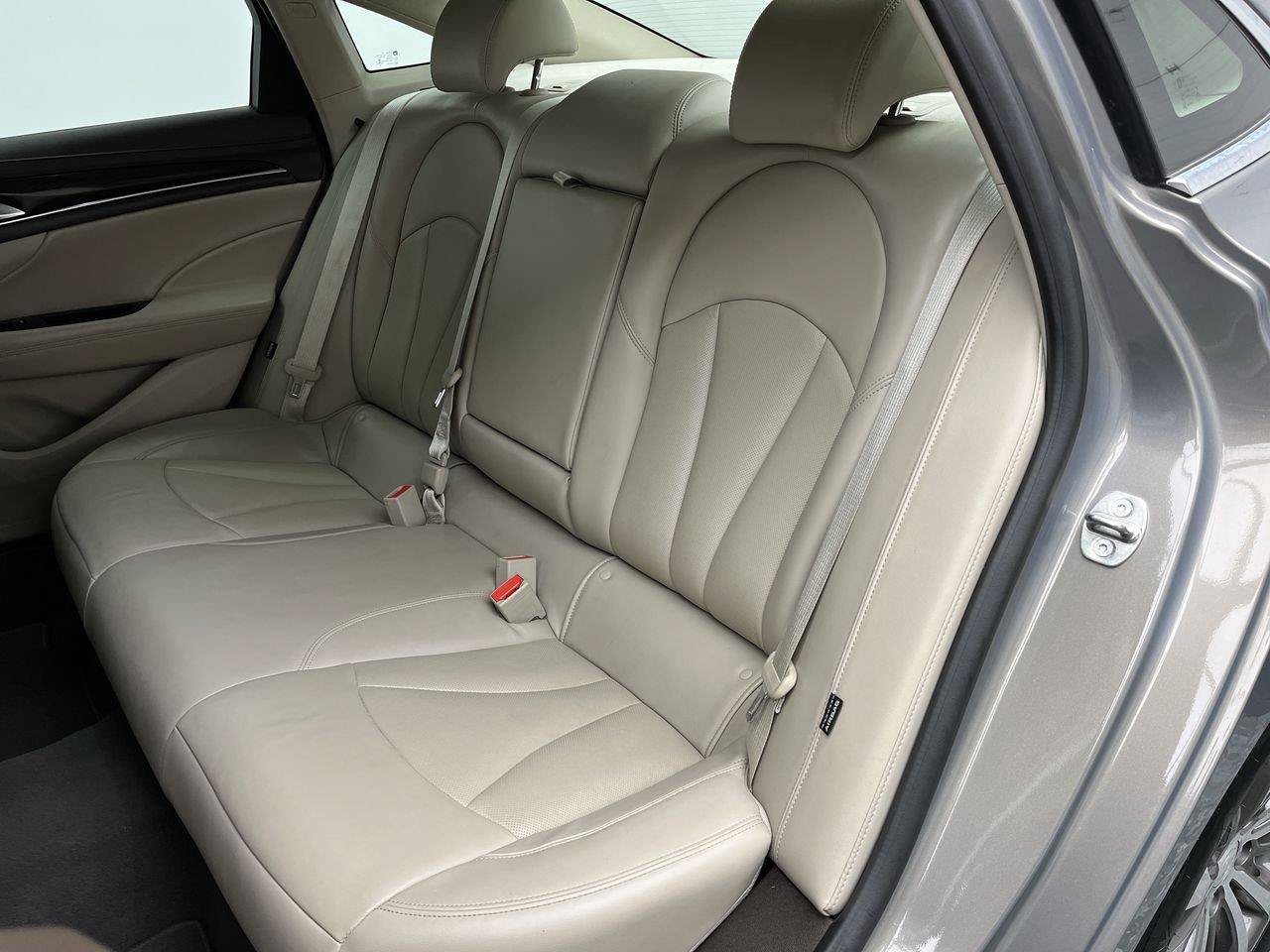 Used 2017 Buick LaCrosse Essence FWD image 10