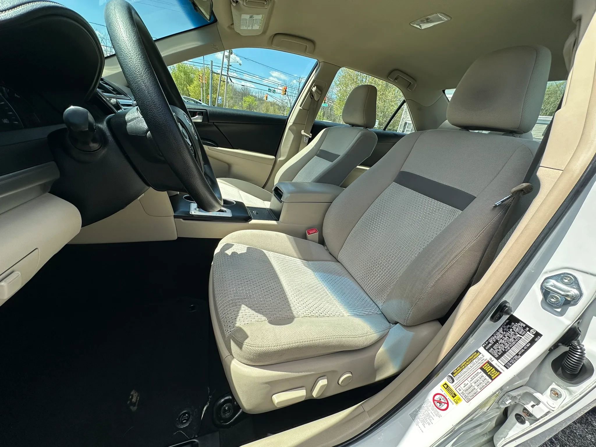 Used 2013 Toyota Camry LE FWD image 13