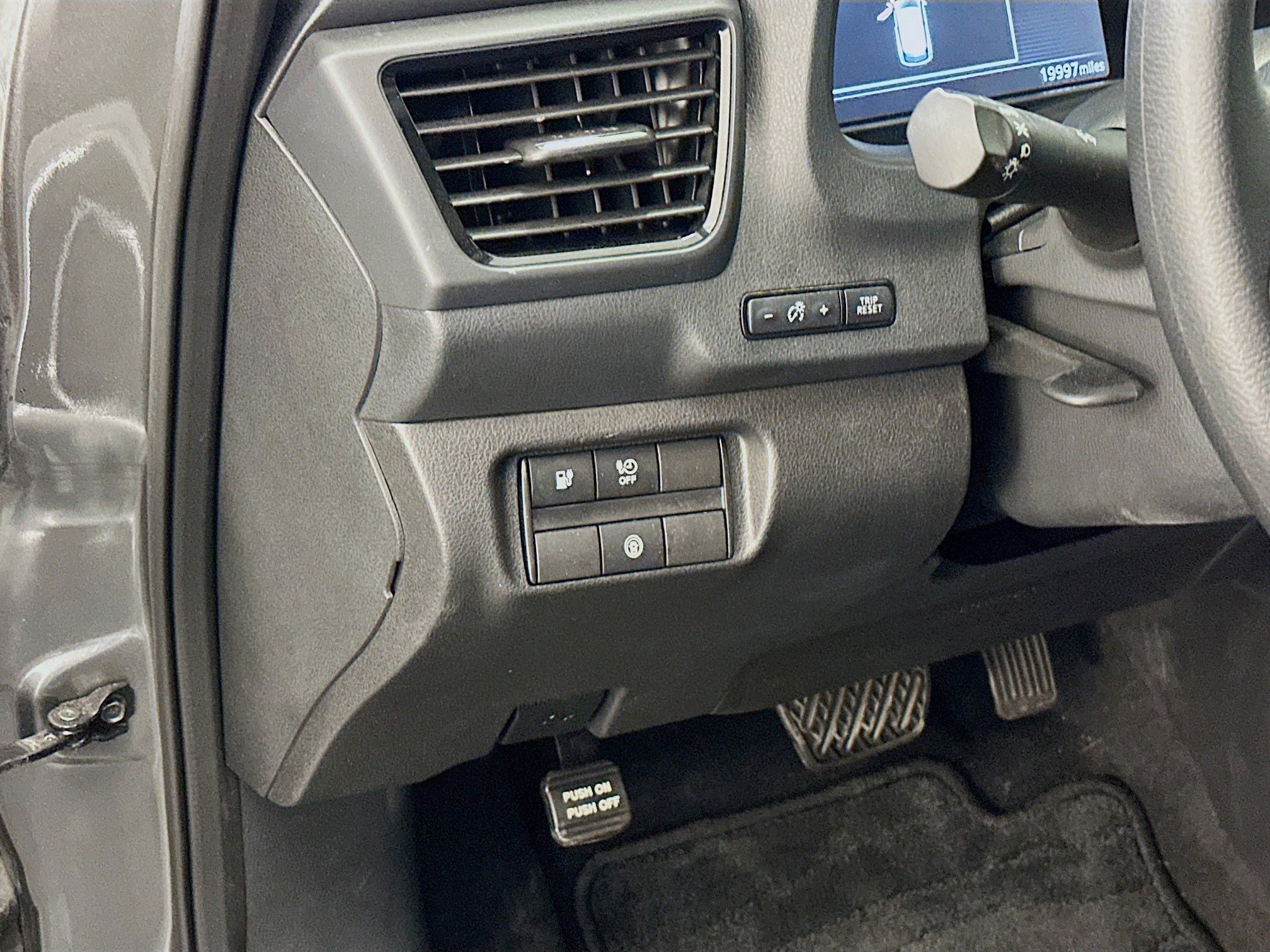 Used 2025 Nissan Leaf S image 17