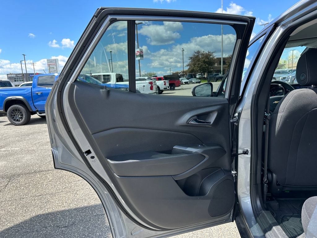 Certified 2025 Chevrolet Trax LS w/ LS Convenience Package FWD image 9