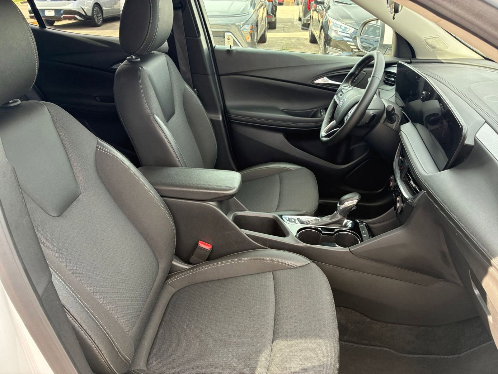 Used 2025 Buick Encore GX Preferred image 29