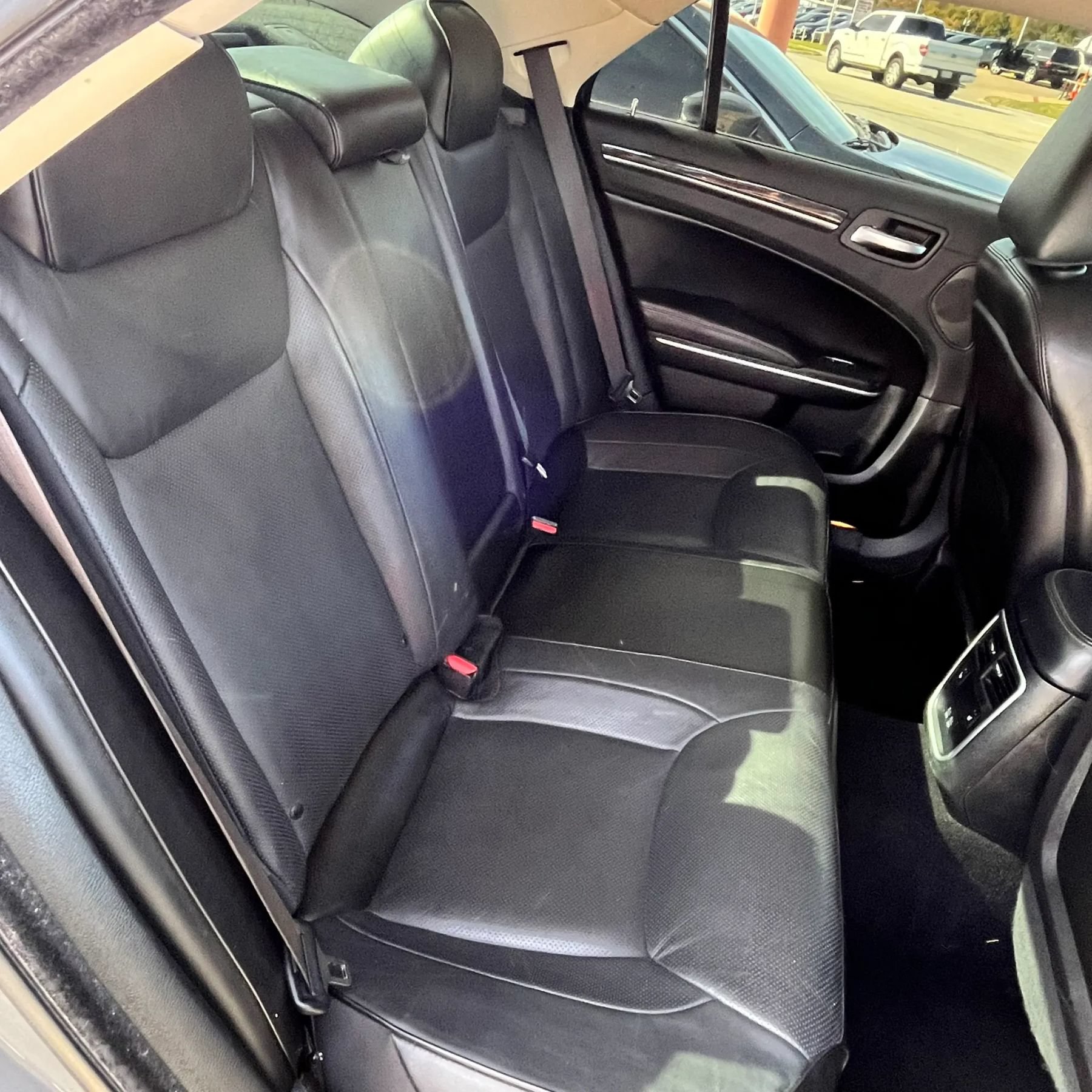 Used 2019 Chrysler 300 Limited w/ Safetytec Plus Group RWD image 8