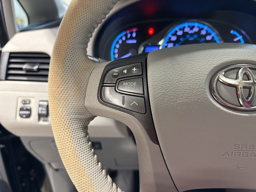 Used 2012 Toyota Sienna XLE w/ Premium Pkg AWD/4WD image 13