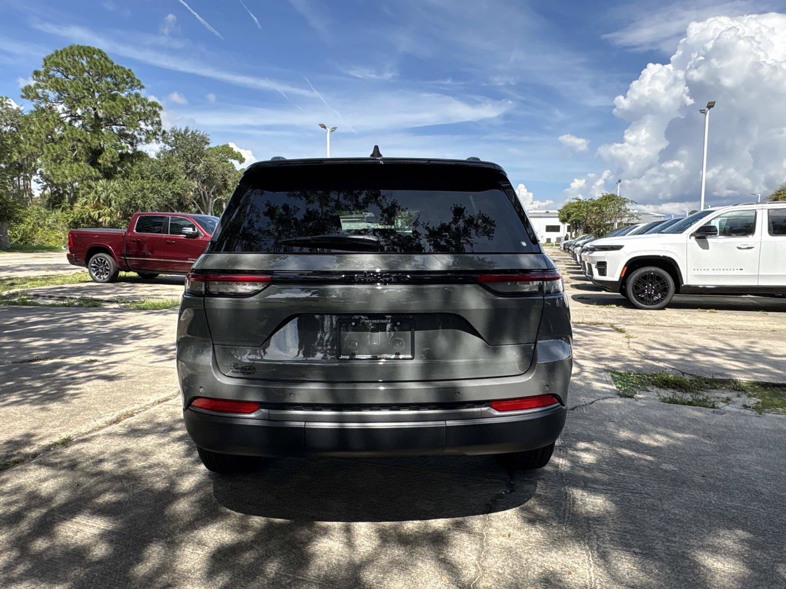 New 2027 Jeep Grand Cherokee Altitude RWD image 4