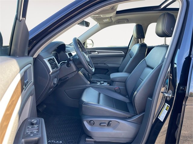 Used 2023 Volkswagen Atlas SE w/ Panoramic Sunroof Package image 9