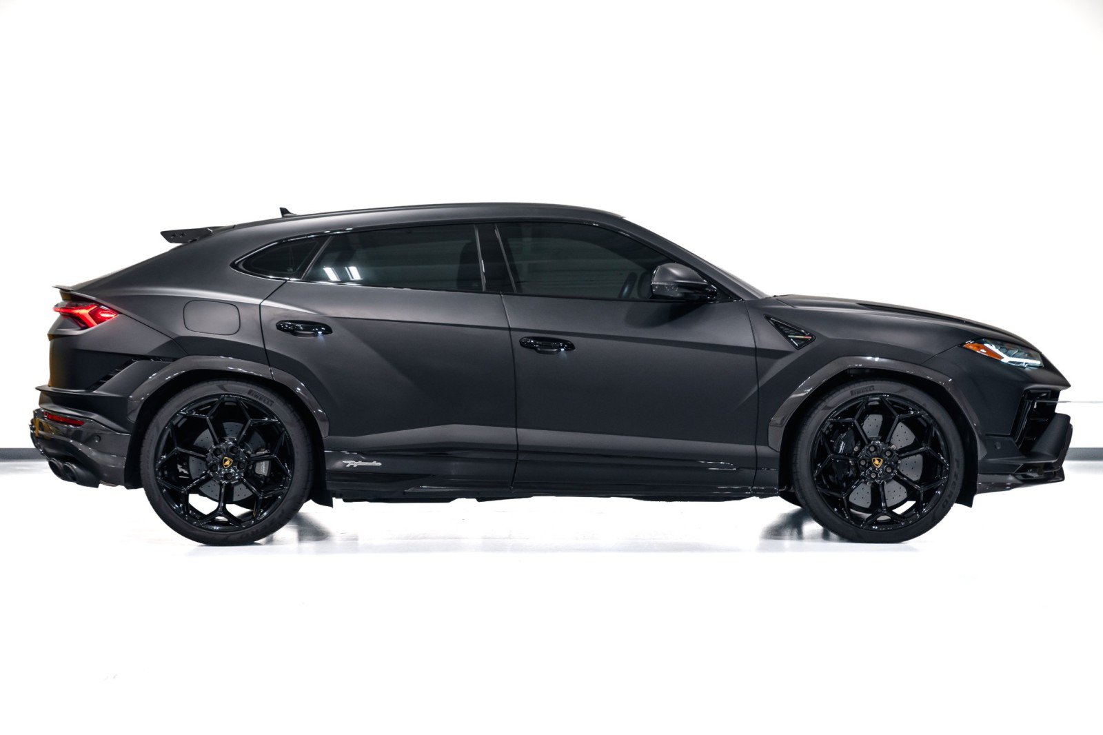 Used 2024 Lamborghini Urus Performante AWD/4WD image 8