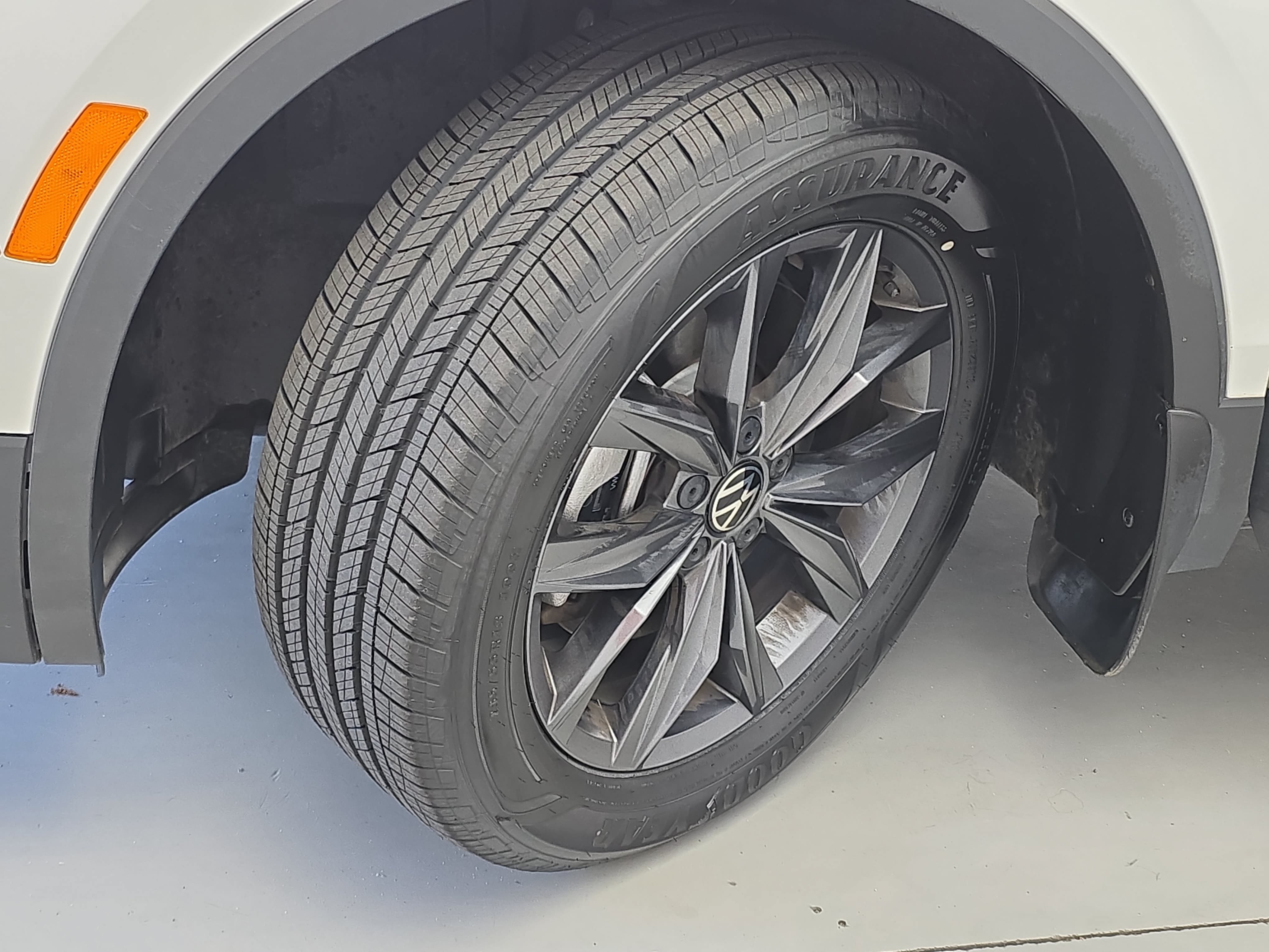 Used 2023 Volkswagen Tiguan SE FWD image 32
