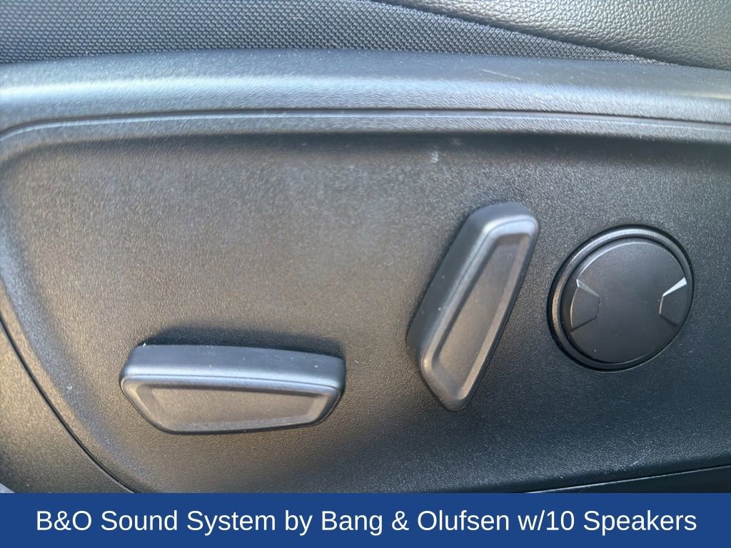 Used 2020 Ford Escape Titanium image 14