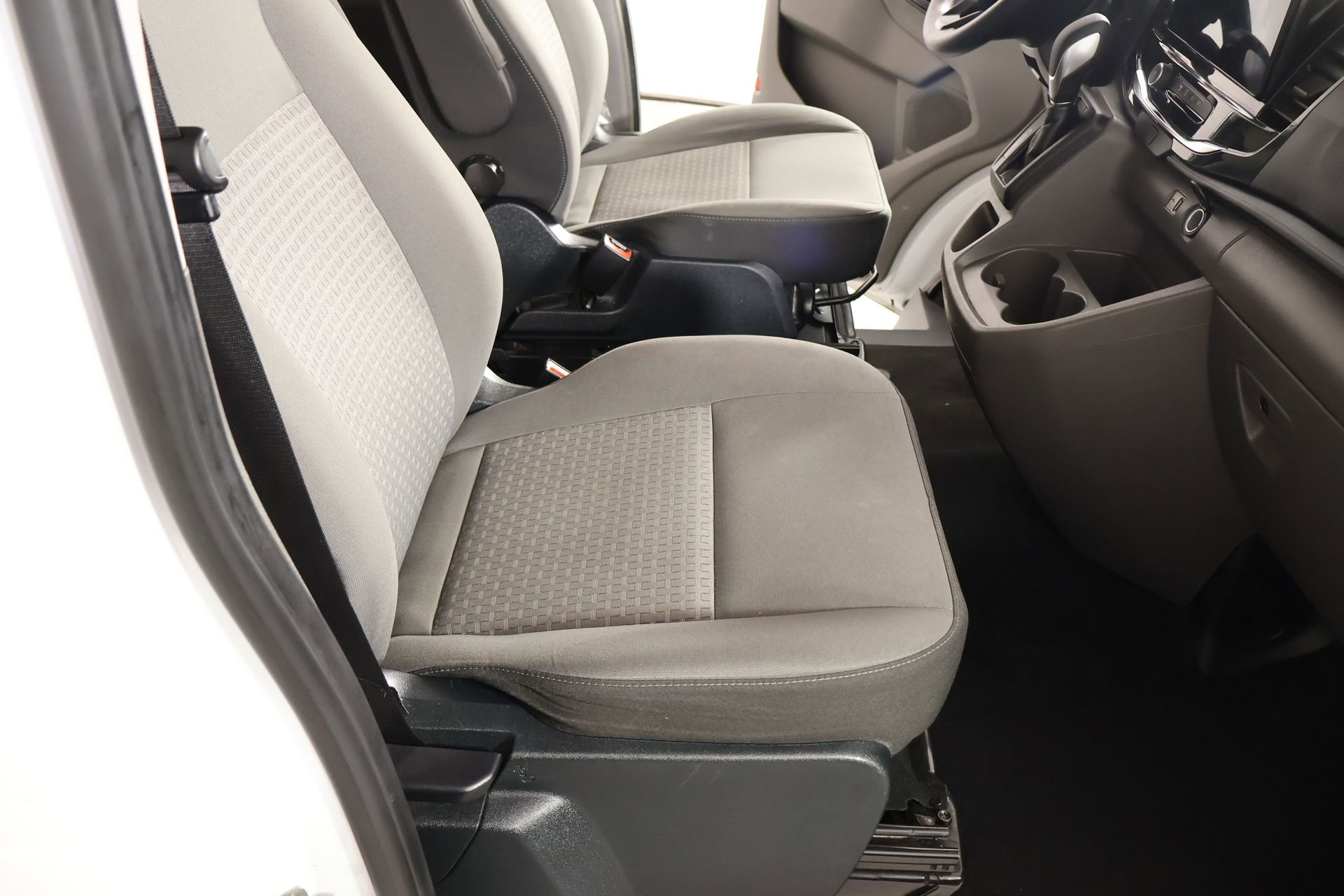 Used 2023 Ford Transit 350 XLT image 12