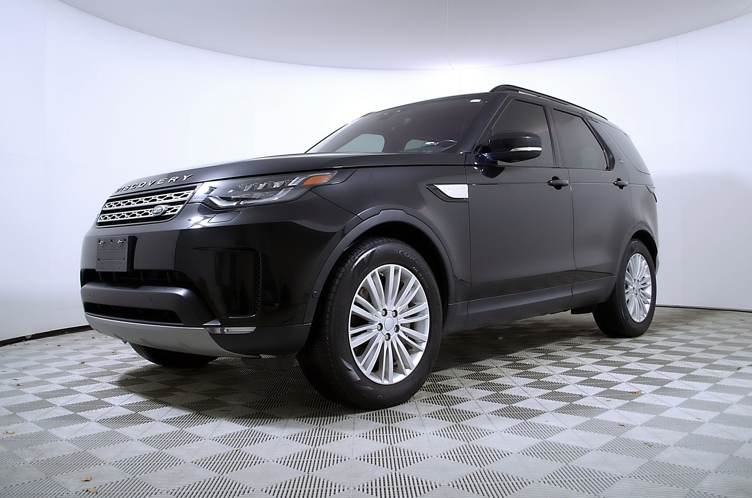 Used 2020 Land Rover Discovery HSE AWD/4WD image 2
