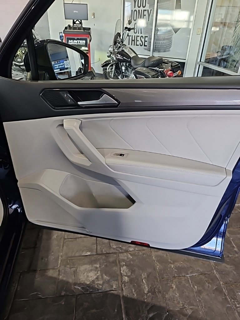 Certified 2024 Volkswagen Tiguan SE w/ Panoramic Sunroof Package image 11