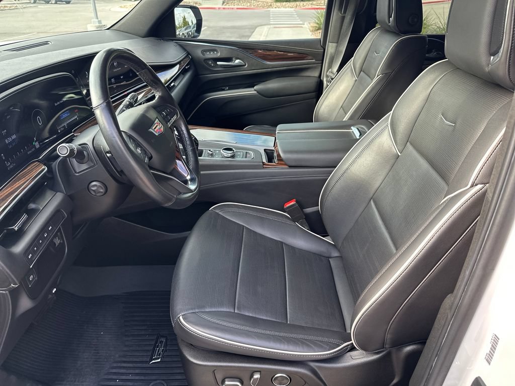 Used 2021 Cadillac Escalade Premium Luxury AWD/4WD image 18
