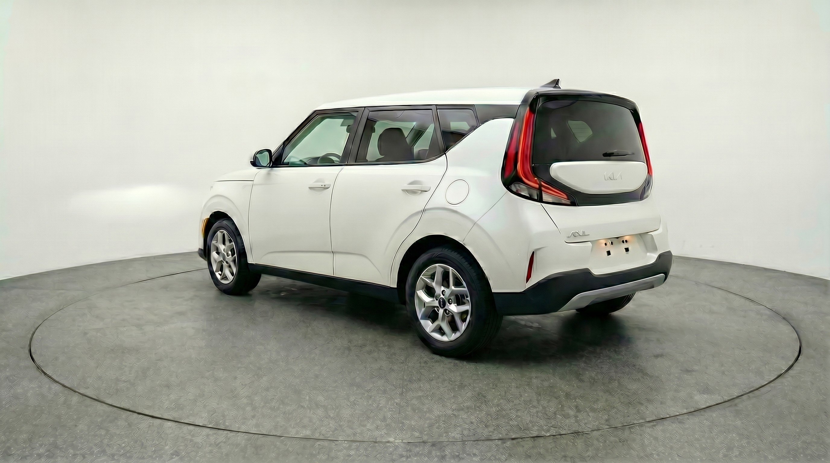 Used 2025 Kia Soul LX w/ LX Technology Package FWD image 6