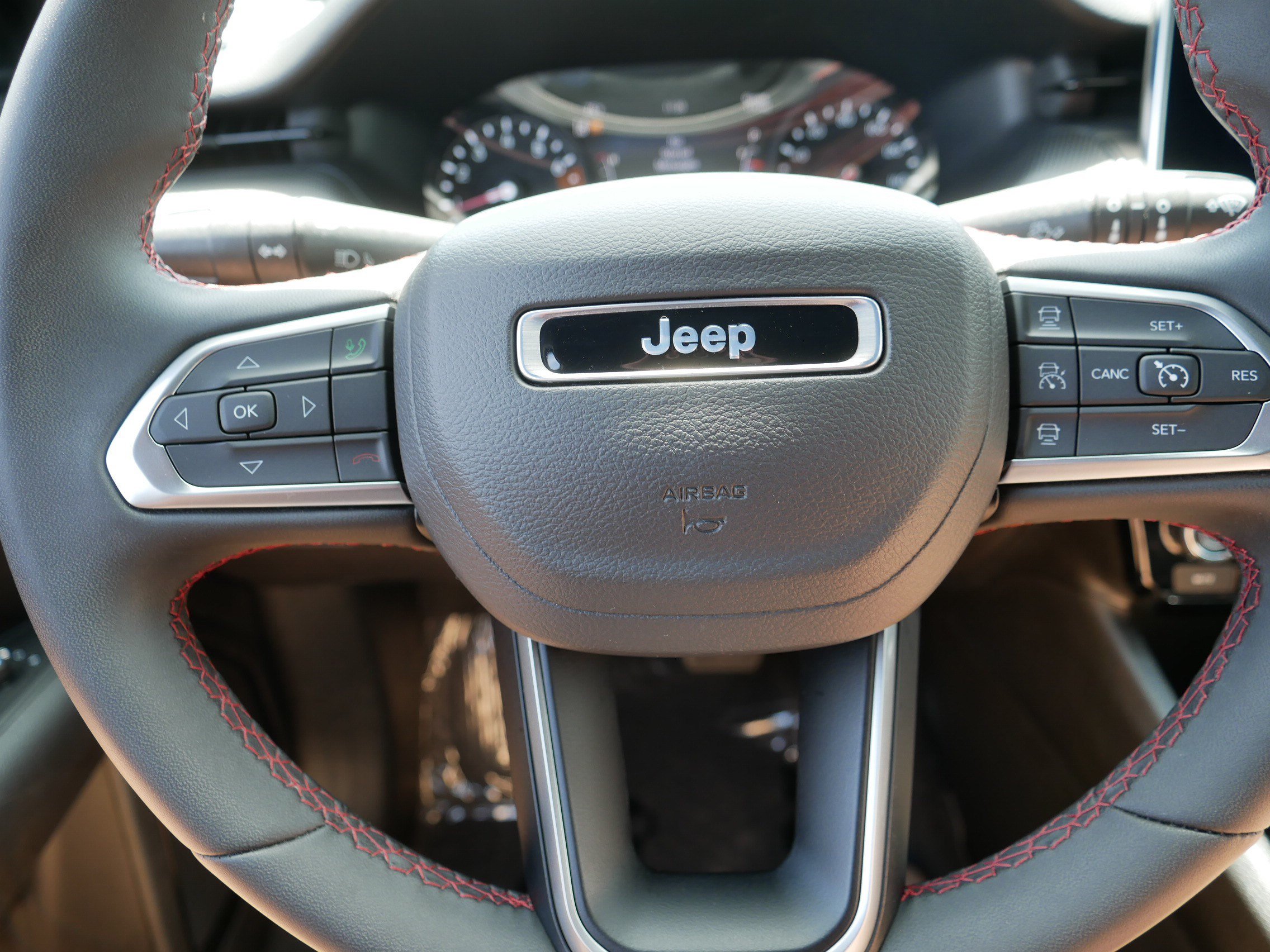 Used 2025 Jeep Compass Trailhawk AWD/4WD image 25