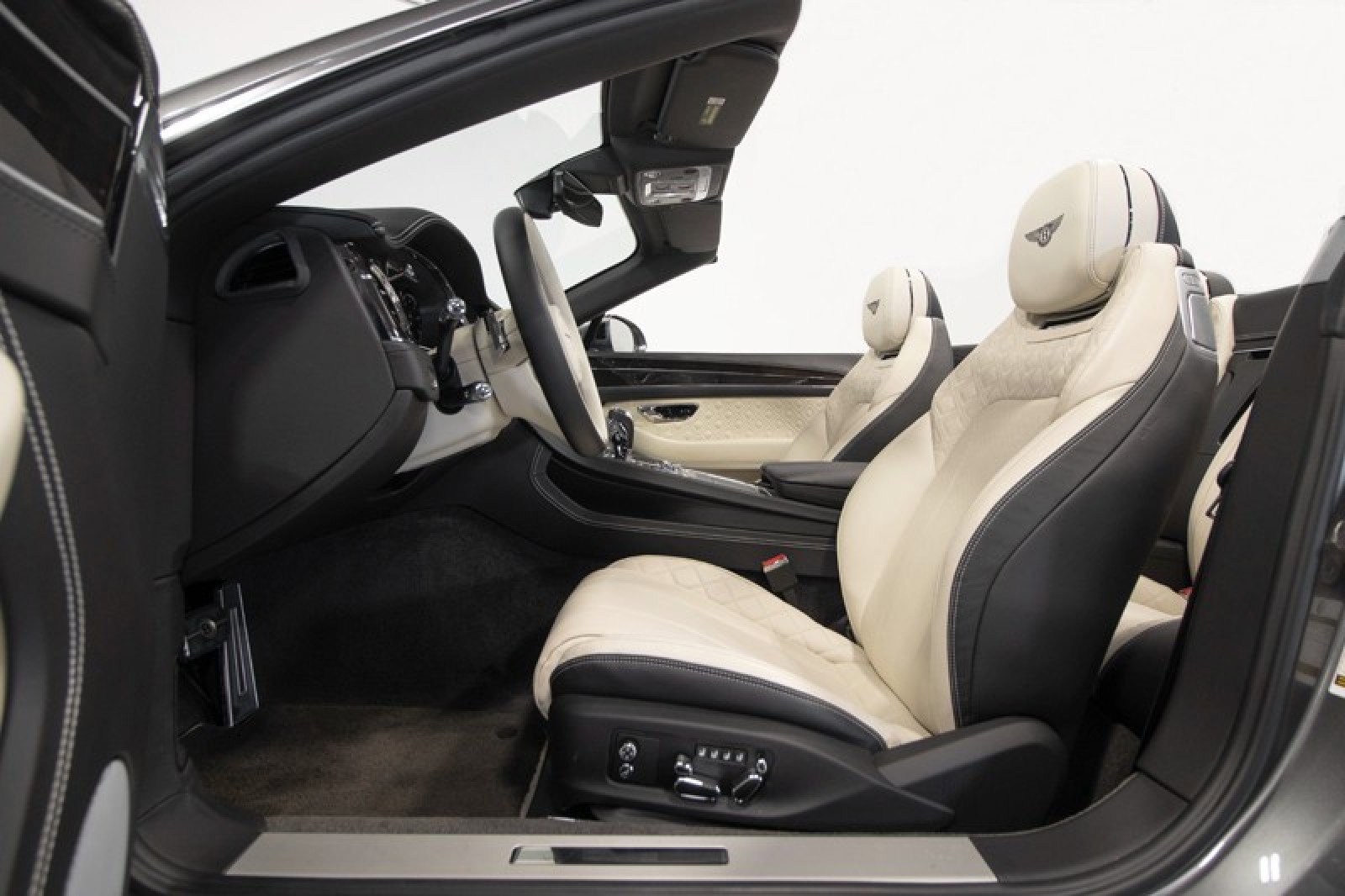 Used 2021 Bentley Continental GT image 21