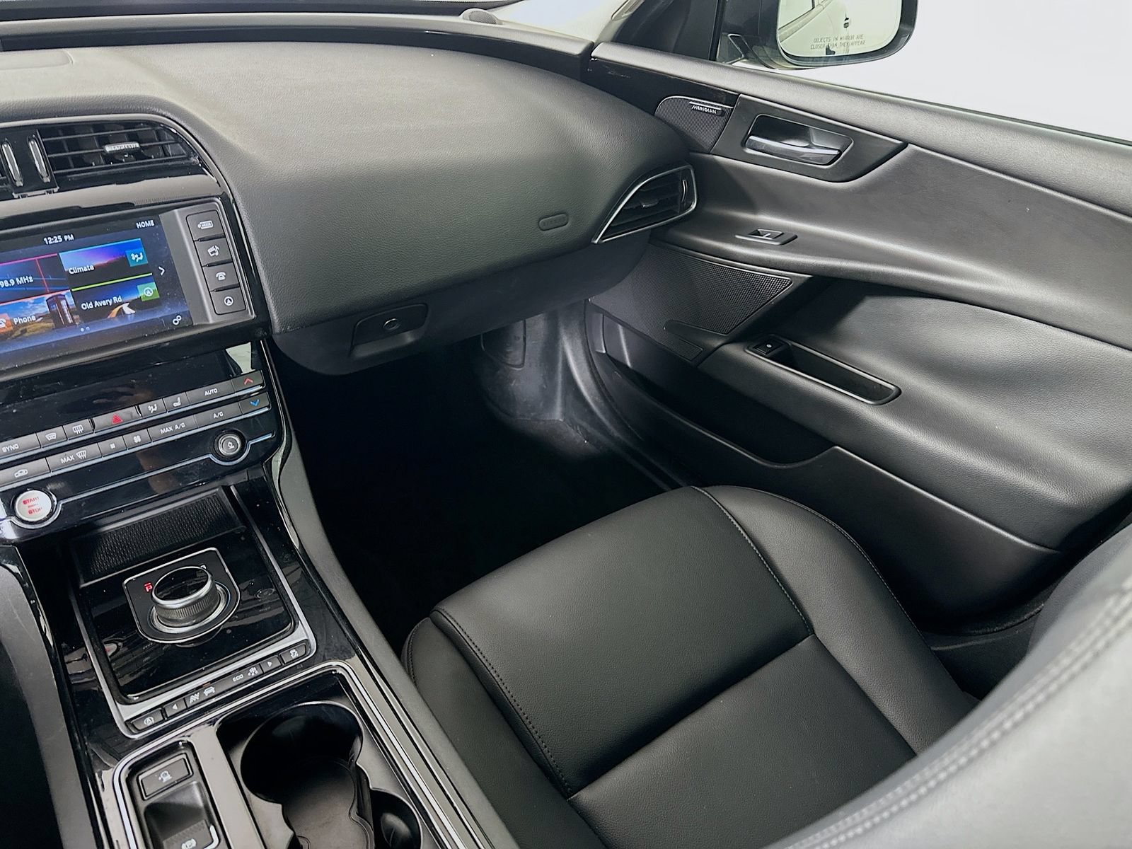 Used 2018 Jaguar XE Premium AWD/4WD image 22