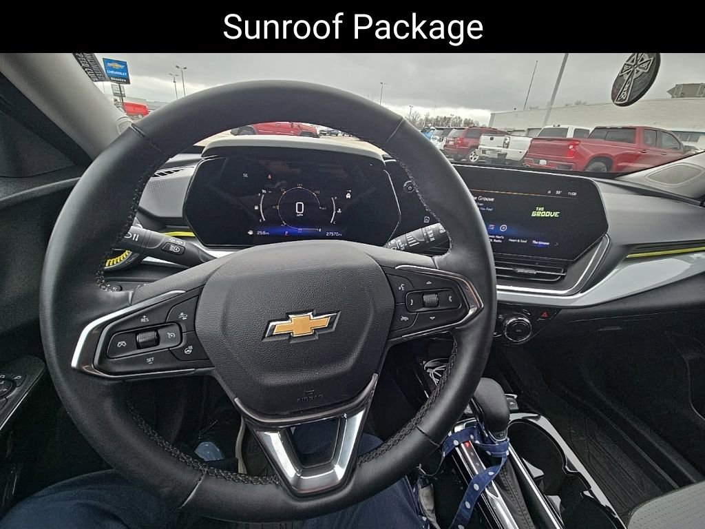 Used 2024 Chevrolet Trax LT w/ Sunroof Package image 15