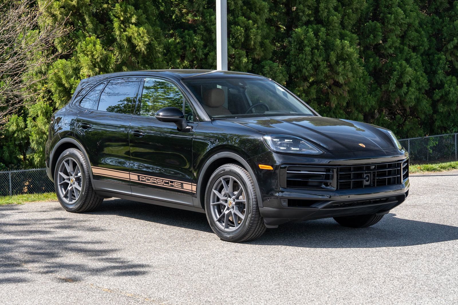 Certified 2024 Porsche Cayenne w/ Premium Package Plus (PFM) AWD/4WD image 9