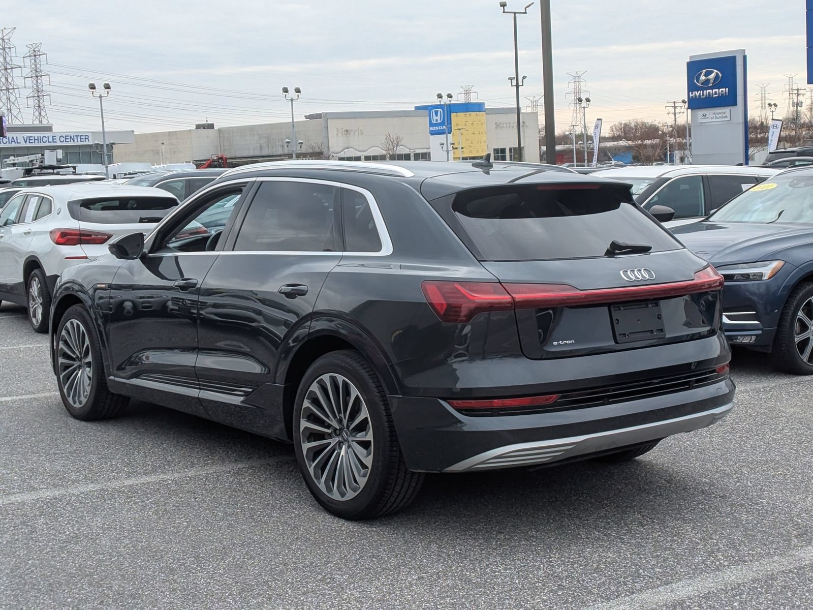 Used 2019 Audi e-tron Prestige w/ Prestige Package AWD/4WD image 3