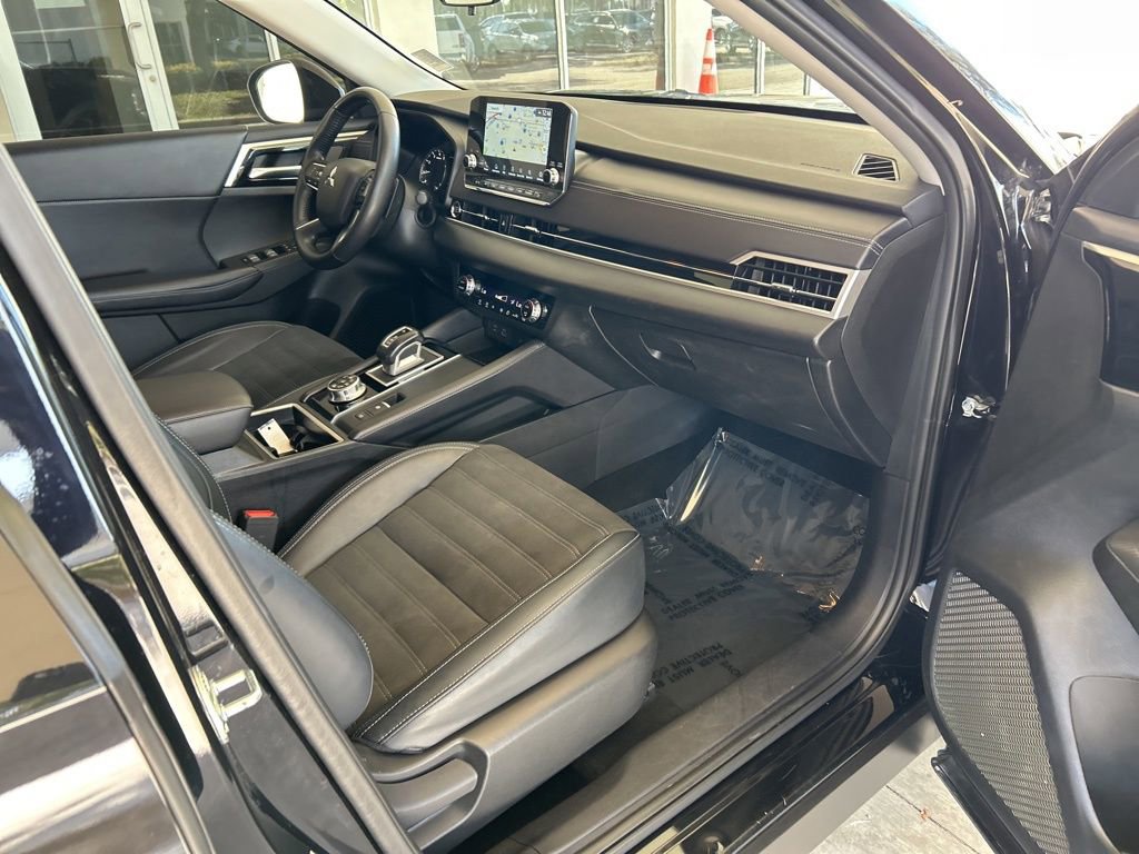Used 2024 Mitsubishi Outlander SE image 25