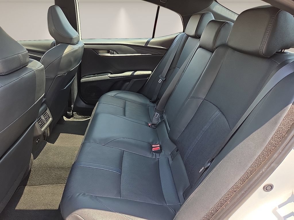 Used 2025 Toyota Camry Hybrid FWD image 13