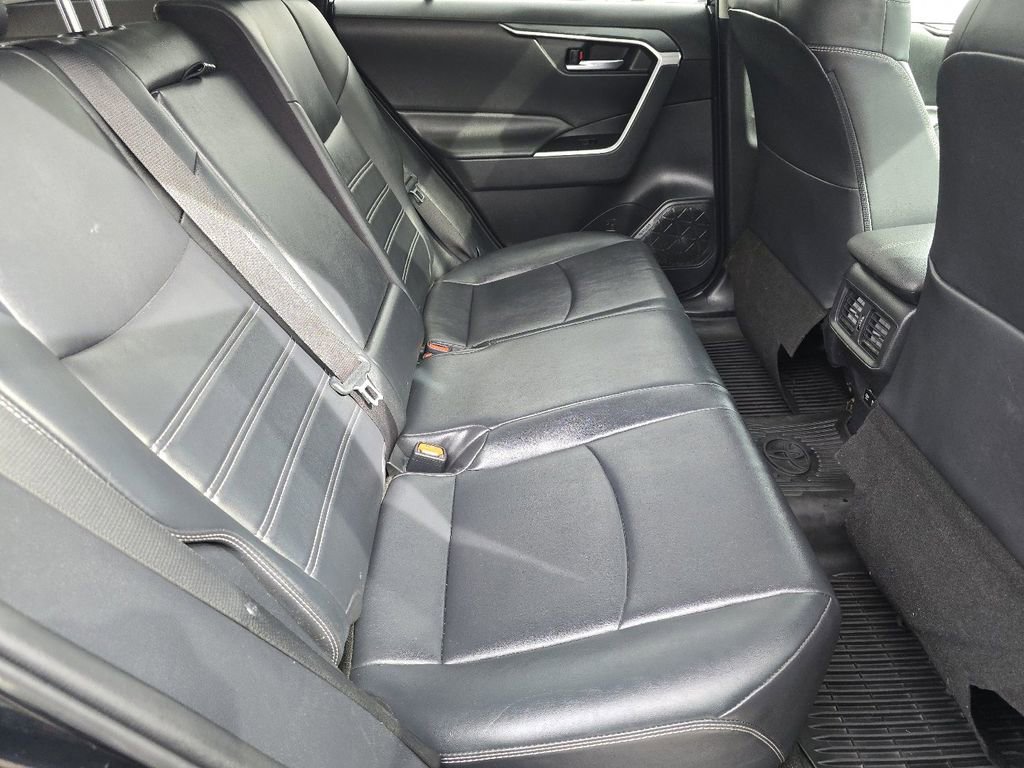 Used 2020 Toyota RAV4 XLE Premium image 19