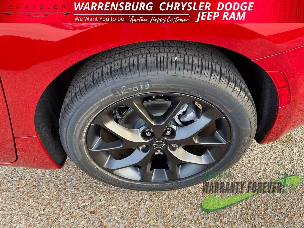 New 2026 Chrysler Pacifica Select w/ S Appearance Package image 15