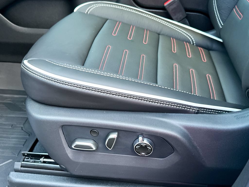 New 2026 GMC Yukon AT4 Ultimate w/ LPO, Floor Liner Package AWD/4WD image 9