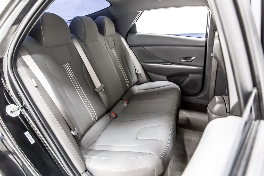 Used 2025 Hyundai Elantra SEL FWD image 31