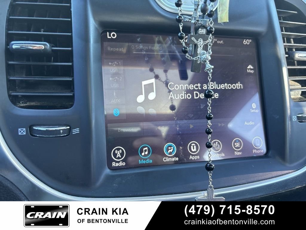 Used 2017 Chrysler 300 C image 27