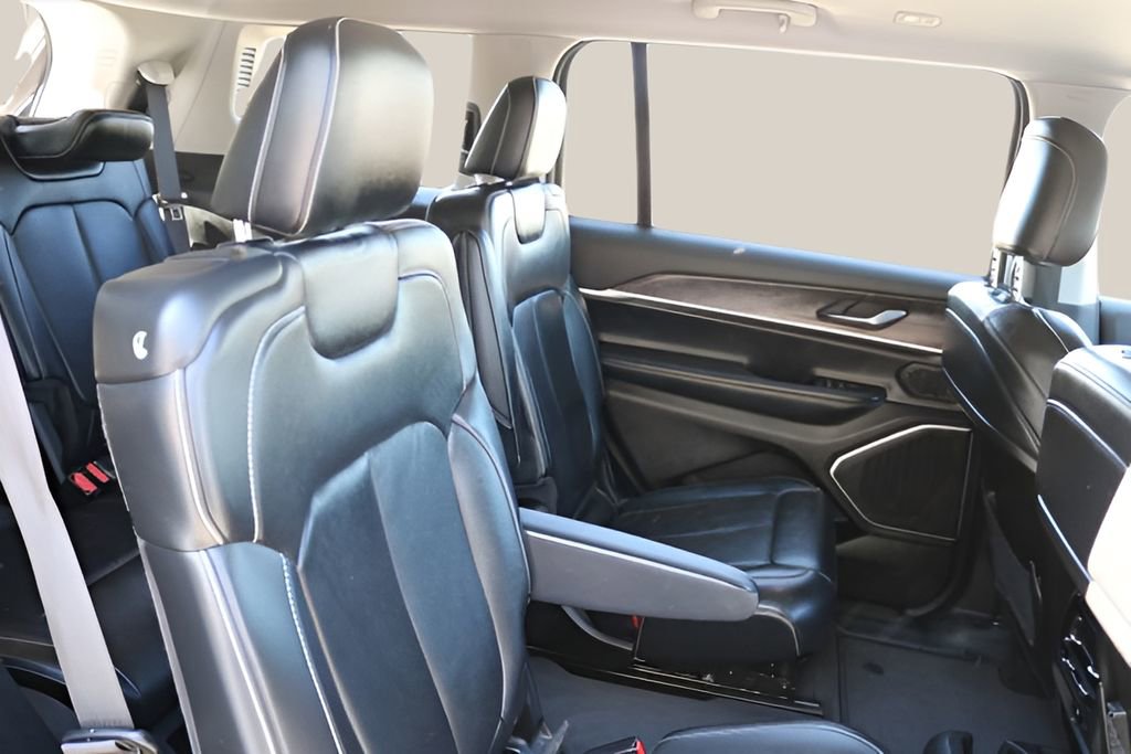 Used 2022 Jeep Grand Cherokee L Limited RWD image 18