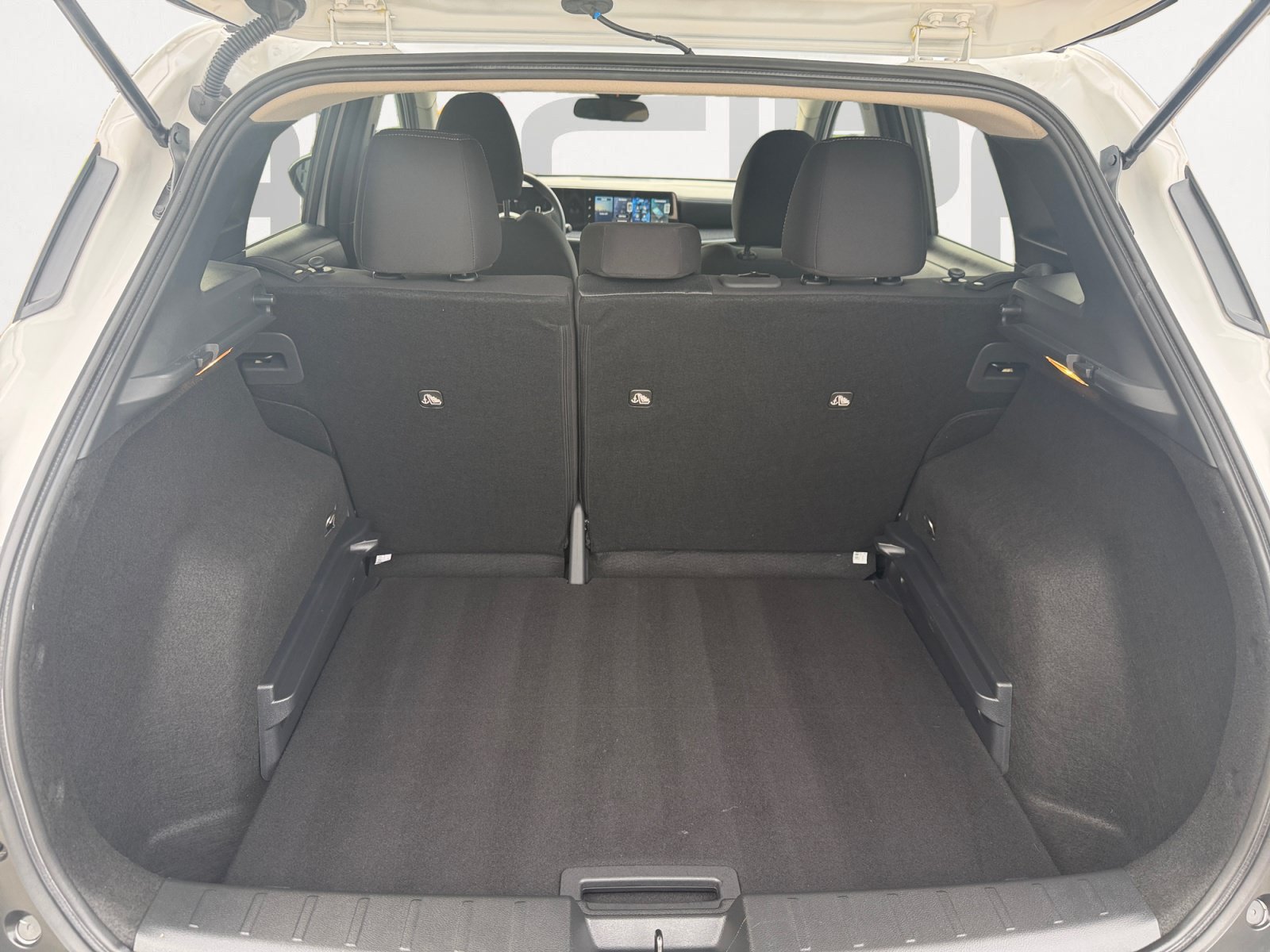 Used 2026 Nissan Kicks SV w/ SV Premium Package FWD image 14