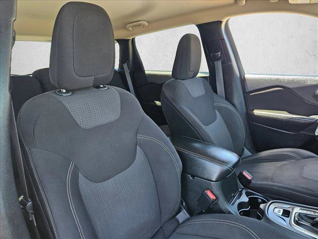 Used 2015 Jeep Cherokee Latitude w/ Comfort/Convenience Group AWD/4WD image 25