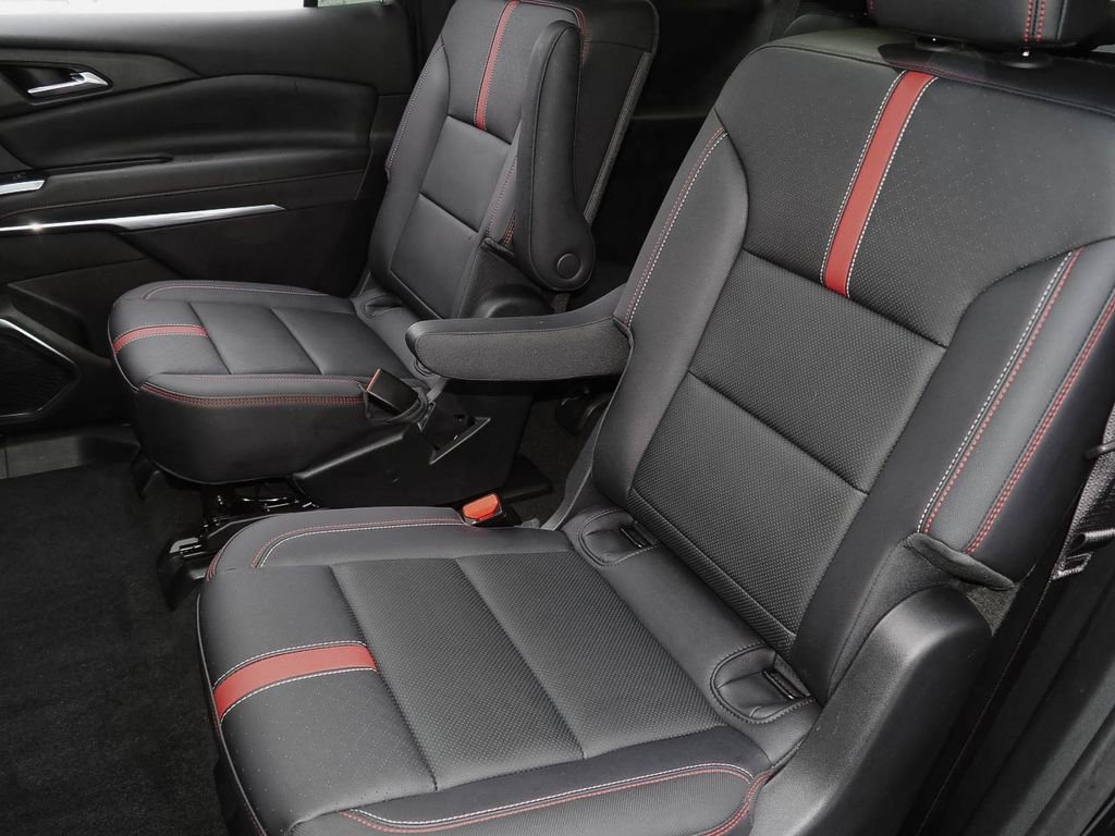 Used 2024 Chevrolet Traverse RS image 22