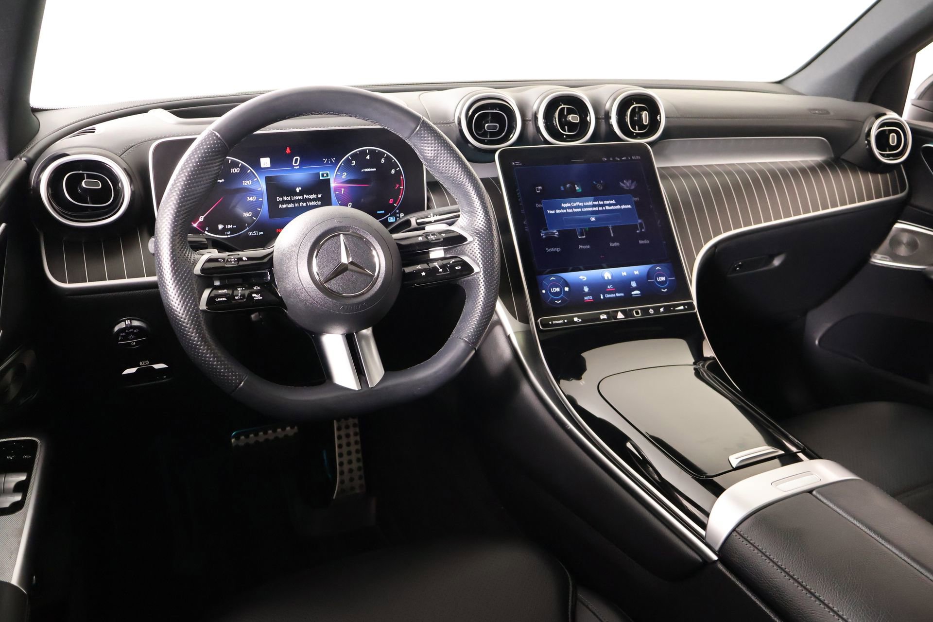 Used 2024 Mercedes-Benz GLC 300 4MATIC image 2