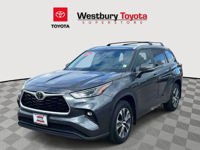 Used 2024 Toyota Highlander XLE AWD/4WD image 5