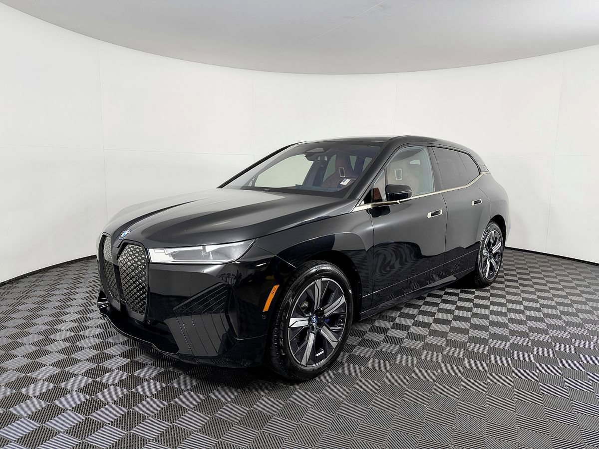 Used 2023 BMW iX xDrive50 w/ Sport Package AWD/4WD image 2