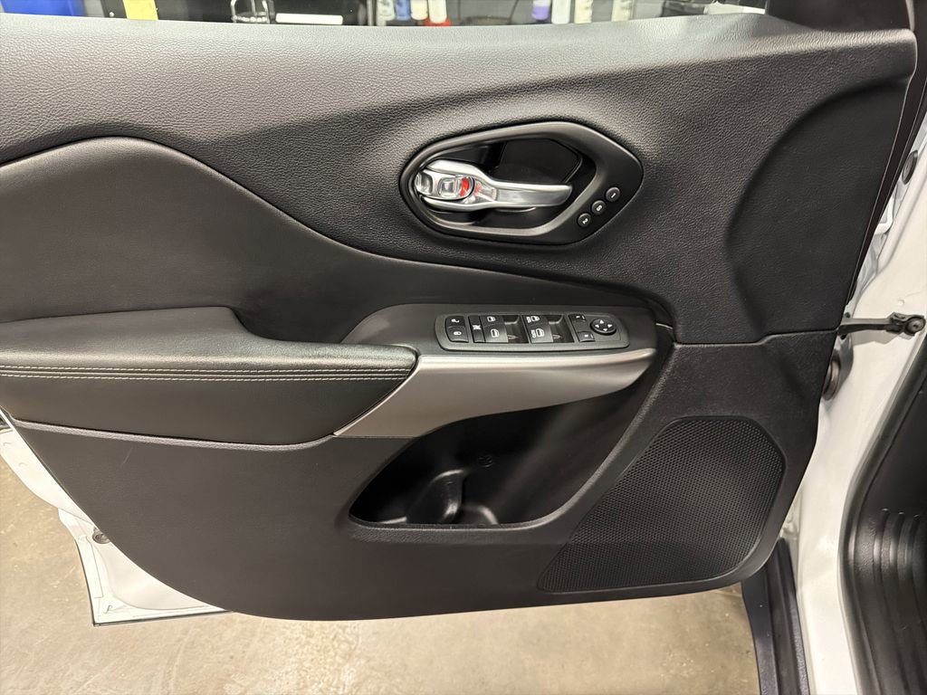 Used 2022 Jeep Cherokee Limited w/ Elite Package image 15