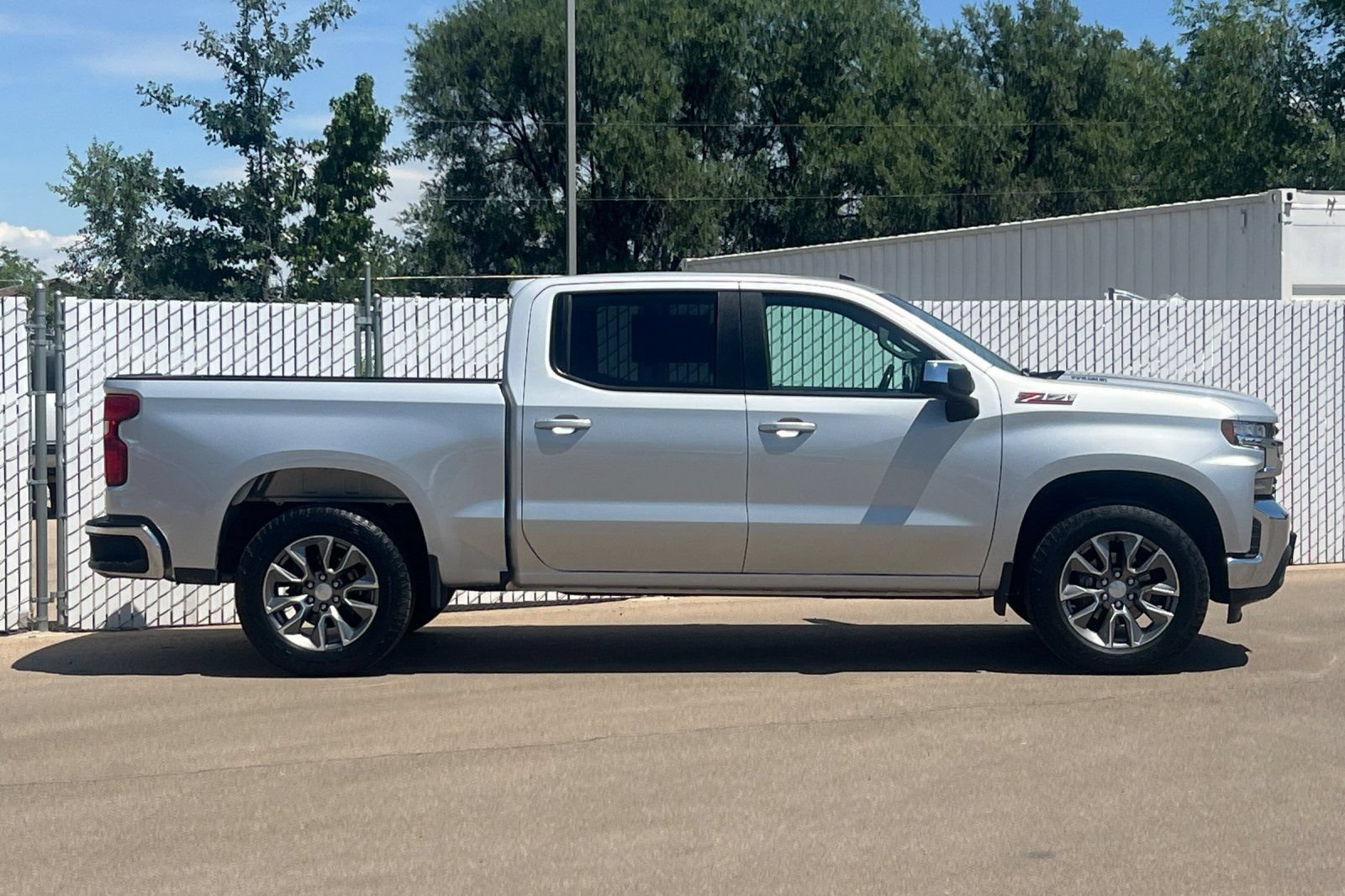 Used 2021 Chevrolet Silverado 1500 LT w/ Z71 Off-Road Package AWD/4WD image 3
