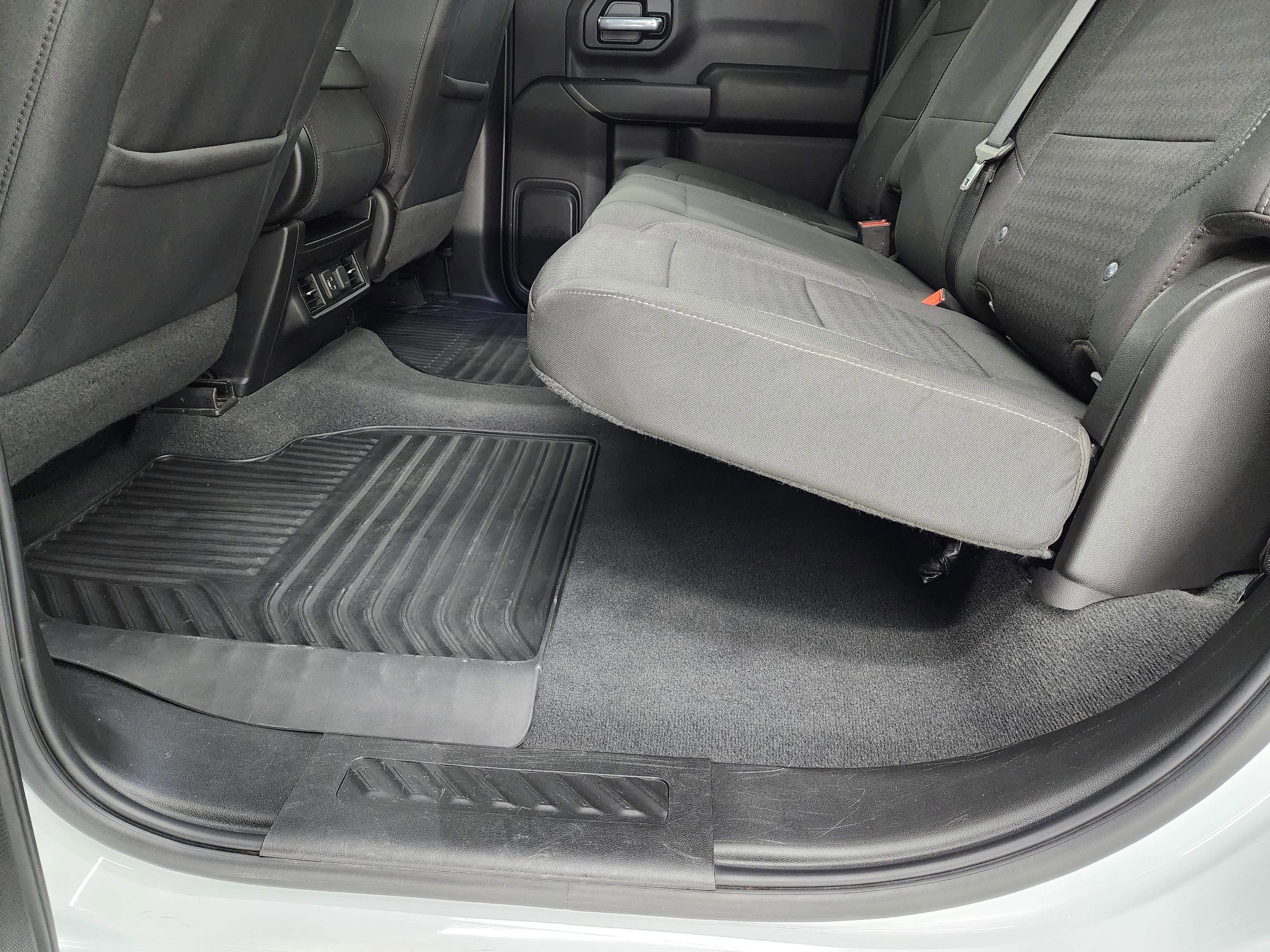 Used 2022 Chevrolet Silverado 2500 LT w/ Convenience Package image 9