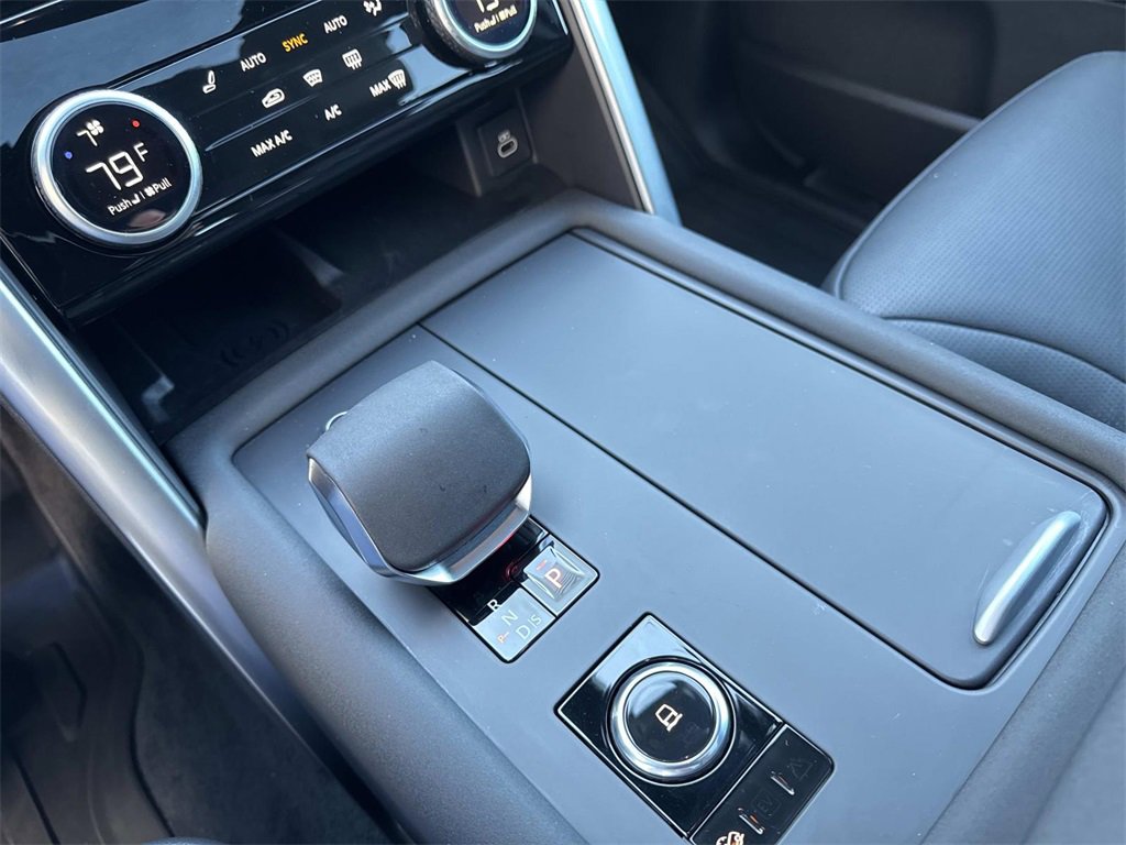 Used 2025 Land Rover Discovery Dynamic SE image 24