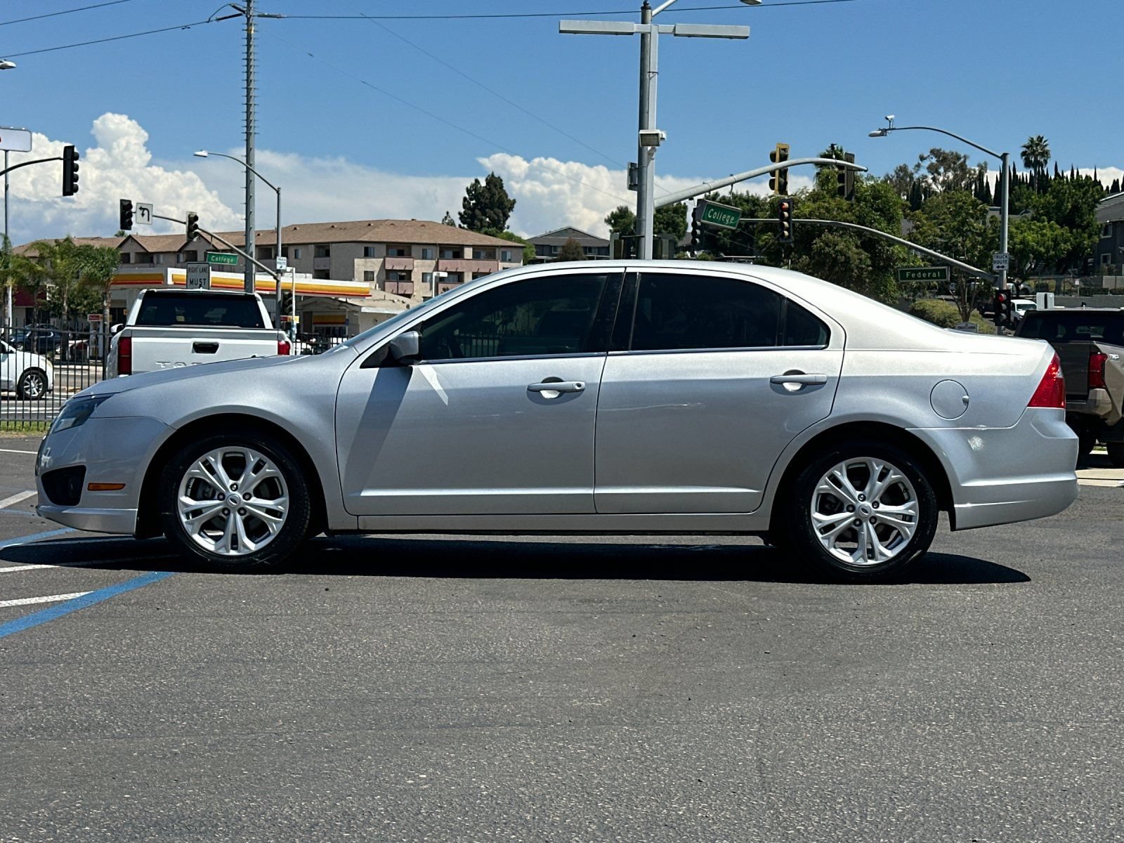Used 2012 Ford Fusion SE FWD image 2