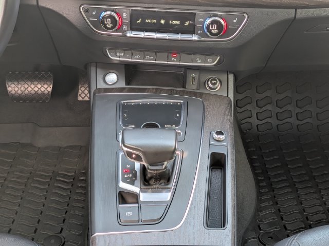 Used 2020 Audi Q5 e Premium w/ Convenience Package AWD/4WD image 19