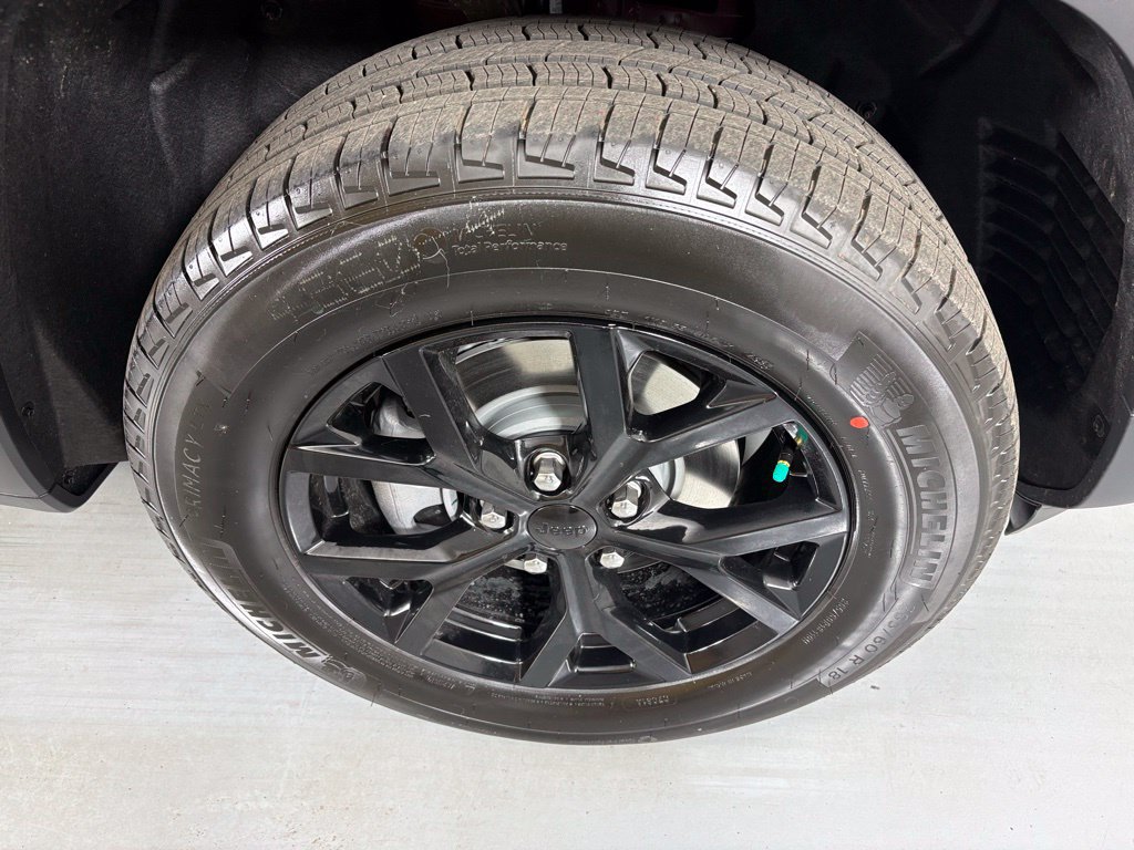 New 2026 Jeep Grand Cherokee Altitude AWD/4WD image 10