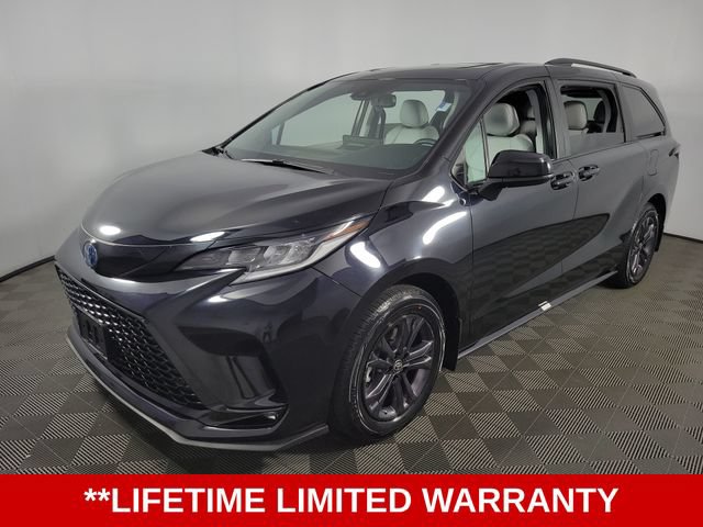 Used 2025 Toyota Sienna XSE w/ XSE Plus Package AWD/4WD image 3